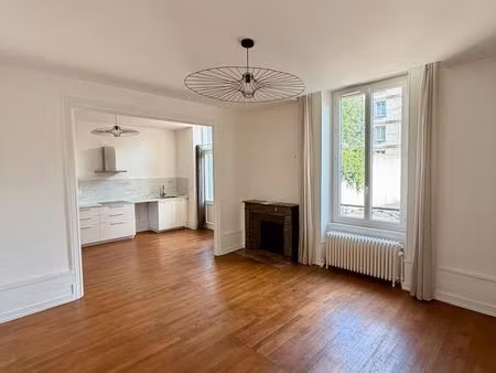 rare t4 rue blatin avec 2 parking et terrasse