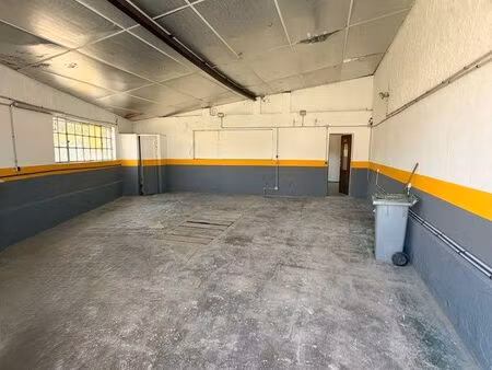 hangar / garage