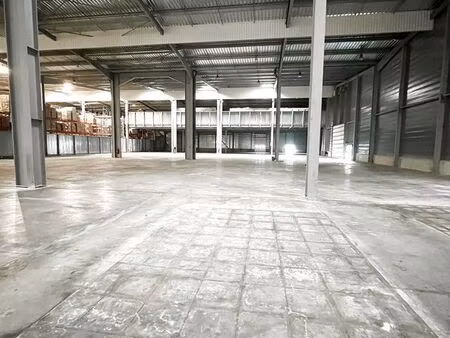 local 3000 m² la crau
