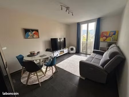 t2 meublé parfait état 48m² – clim / parking / ascenseur