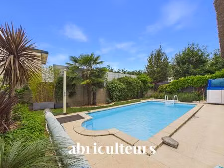 superbe propriété familiale de charme de 310 m² avec piscine et magnifique jardin arboré –