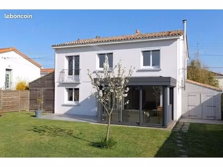 grande maison familiale 155 m² (5 ch) + 170 m² d'annexes – le bourg sous la rochel (en dir