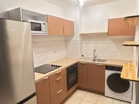 ? à louer – charmant f2 meublé avec terrasse aménagée – résidence sécurisée ?