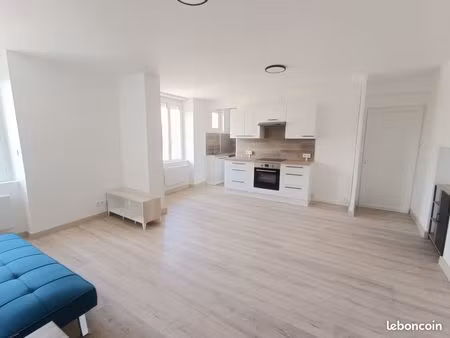 t2 meublé  rénové  climatisé  centre la cote st andré