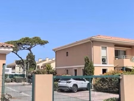 place de parking sur le port