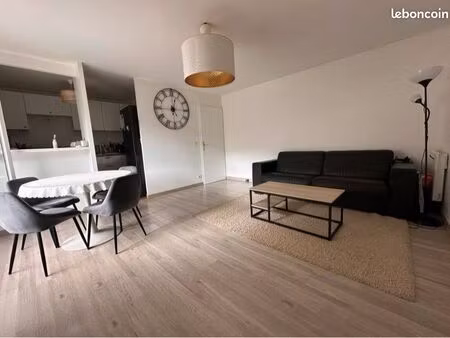 t2 lumineux 45m² + parking – tramway au pied / ligne 15