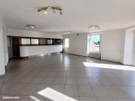 local commercial à louer – mouilleron-saint-germain