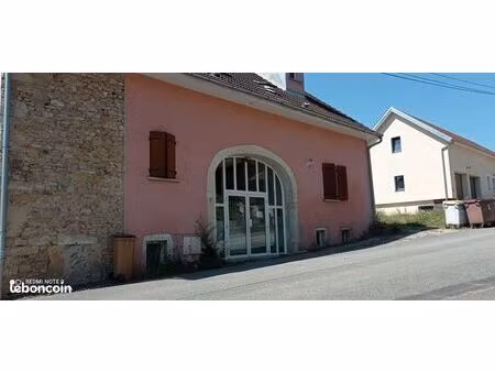 t3 lumineux 68m2 grand garage cave  faibles charges  bourogne