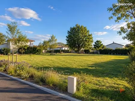 terrain 590 m² arvert
