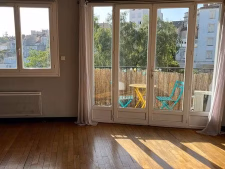 angoulême centre : appartement de charme – balcon – cave – parking facile