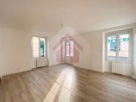 3 pièces en duplex 81m² - dourdan - centre ville