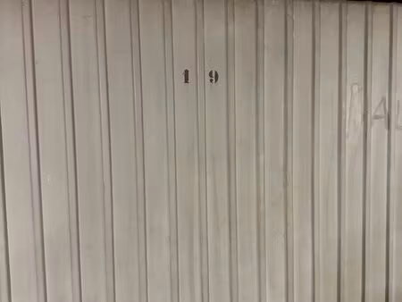 box fermé - 15 m2 - 100 m rer a nogent sur marne