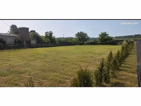 terrain 900m²