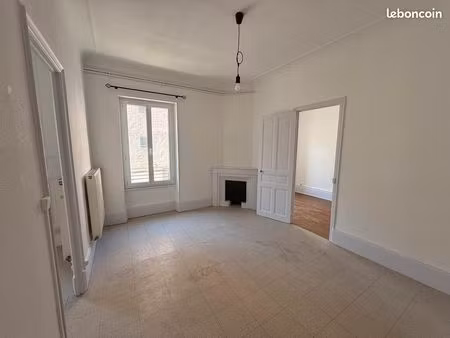 champ-de-mars – t2 de 41 m² – immeuble rénové – 99 000 libre
