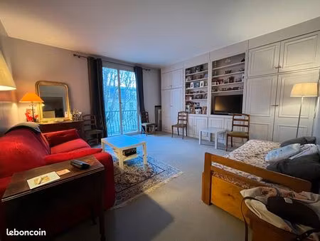 studio d'exception 35m² avec balcon & parking – neuilly-sur-seine (avenue du roule)