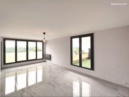 appartement t 4 refait à neuf avec grande terasse