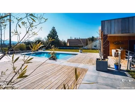 propriété 6 pièces 218 m²