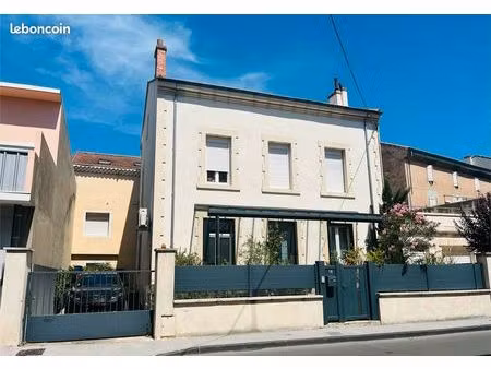 7 pièce - maison de ville spacieuse de 167m2 entièrement climatisée