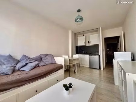 besançon-cv-frac-joli studio meublé sans travaux de 23m2 donnant sur cour au calme-libre-p