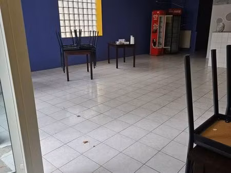a loué 250 m2