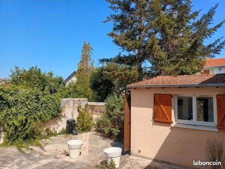 rare petite maison et jardin