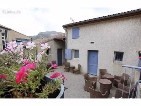ensemble de 5 hébergements indépendants avec jardin et terrasses privatives – idéal activi