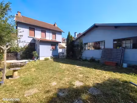 maison 10 pièces avec atelier et jardin arboré à montbéliard