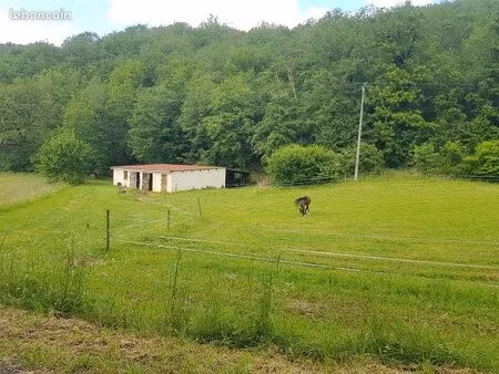 batiment 115 m2 sur 7870 m2 de terrain