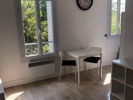 location studio meublée