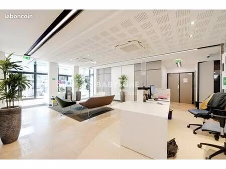 bureau 261 m²