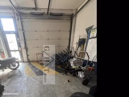 local industriel 886 m²