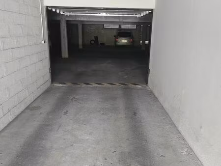 2 places parking