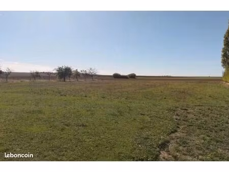 terrain 1 068 m² croisy sur eure