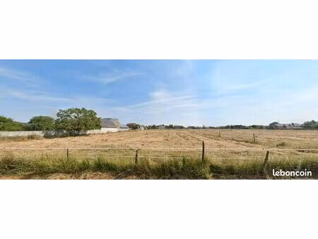 terrain 590 m² champenard