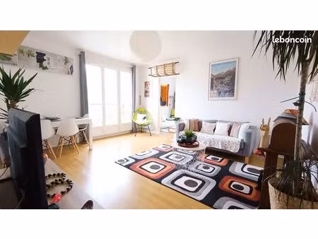 vends appartement 4 pièces 71 m2 / 3 chambres / vue forêt / box / cave