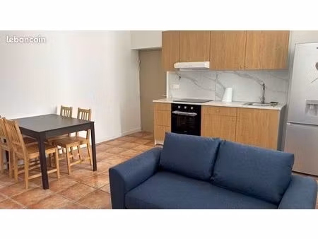 t2 meublé 33m2 entièrement rénové - climatisation - centre nîmes