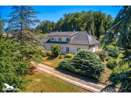maison 7 pièces 255 m²
