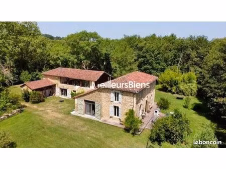 maison 6 pièces 195 m²