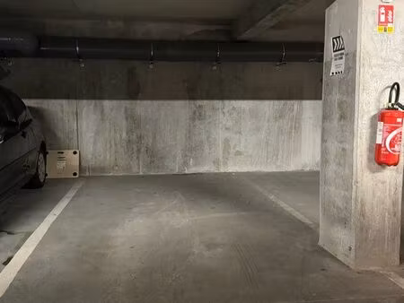 place de parking sécurisée en sous-sol