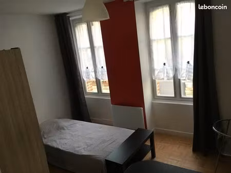 studio meublé /équipé 15m2 à 2 pas de la fac de droit et de sc.po