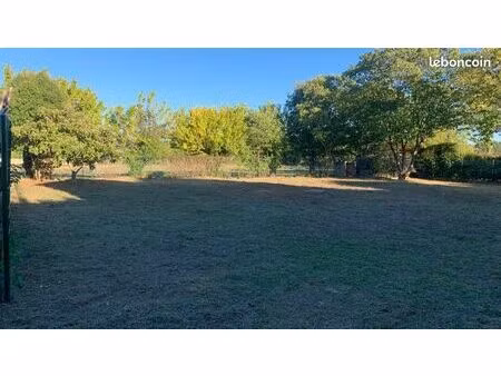terrain de loisir 700 m2 viabiliser  clos et plat. non constructible brissac