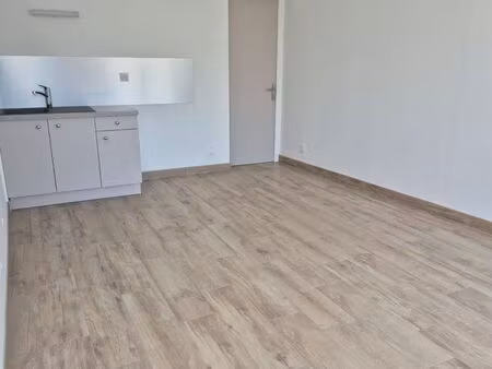 t2 en rez de chaussée - centre bourg de plourhan