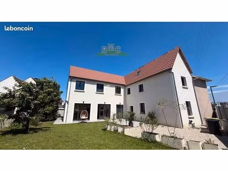 maison 9 pièces 238 m²