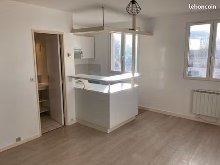 studio meublé 33 m² – parking  cave  ascenseur – gare à pied