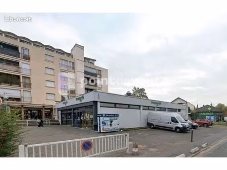 local commercial 135 m²