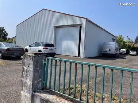 hangar métallique 300m2 + grand parking