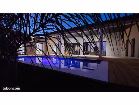 villa contemporaine + dépendance