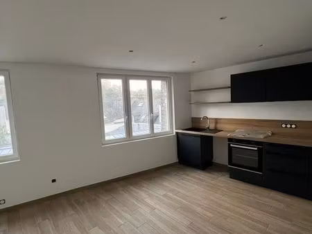 appartement t3 remis à neuf - centre-ville de châteaulin
