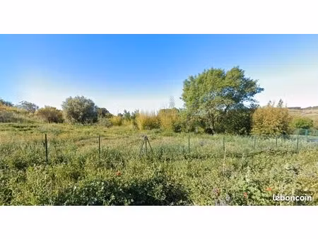 terrain 1 233 m² quarante