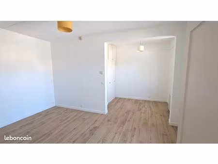 local professionnel lumineux de 48 m² en rez-de-chaussée